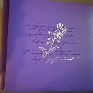 Creative Memories beautiful new and unused 7 x 7 Purple Floral album
